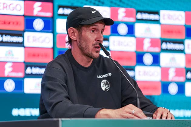 Trainer Julian Schuster (SC Freiburg) bei der Pressekonferenz waehrend des Spiels der 1. Runde des DFB-Pokal zwischen Fortuna Duesseldorf und SC Freiburg, Merkur Spiel-Arena am 23. August 2026 in Duesseldorf, Deutschland. (Foto von Oliver Kaelke DeFodi Images) +++ Trainer Julian Schuster (SC Freiburg) at the press conference, PK, Pressekonferenz during the 1st round match of the DFB-Pokal between Fortuna Duesseldorf and SC Freiburg at Merkur Spiel-Arena on August 23, 2026 in Dusseldorf, Germany. (Photo by Oliver Kaelke DeFodi Images) DFB DFL REGULATIONS PROHIBIT ANY USE OF PHOTOGRAPHS AS IMAGE SEQUENCES AND OR QUASI-VIDEO. (Photo by Oliver Kaelke DeFodi Images) - *** SC Freiburg coach Julian Schuster at the press conference during the first-round DFB Cup match between Fortuna Düsseldorf and SC Freiburg at the Merkur Spiel Arena on August 23, 2026, in Düsseldorf, Germany Photo by Oliver Kaelke, DeFodi Images SC Freiburg coach Julian Schuster at the press conference during the first-round match of the DFB Cup between Fortuna Düsseldorf and SC Freiburg at Merkur Spiel Arena on August 23, 2026 in Düsseldorf, Germany. Photo by Oliver Kaelke, DeFodi Images. DFB and DFL regulations prohibit any use of photographs as image sequences and or quasi-video. Photo by Oliver Kaelke, DeFodi Images.