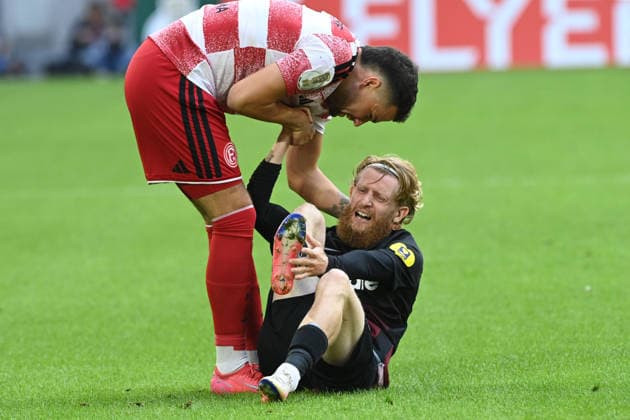 Yassine BOUCHAMA (D) trostet Niklas BESTE (FR) Verletzung, verletzt, Schmerzen, Fussball DFB Pokal, 1. Hauptrunde, Fortuna Duesseldorf (D) - SC Freiburg (FR) 1-5 am 23.08.2026 in der Merkur Spiel Arena Duesseldorf Deutschland. DFL DFB regulations prohibit any use of photographs as image sequences and or quasi-video Â *** Yassine BOUCHAMA (D) comforts Niklas BESTE (FR) after an injury; injured, pain, soccer, DFB Cup, 1st round, Fortuna Düsseldorf vs. SC Freiburg 1–5 on August 23, 2026, at the Merkur Spiel Arena in Düsseldorf, Germany. DFL and DFB regulations prohibit any use of photographs as image sequences and or quasi-video.