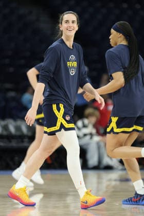 CHICAGO, USA - August 23: Caitlin Clark (22 Indiana Fever) warms up before the WNBA, Basketball Damen, USA game between the Chicago Sky and Indiana Fever at Wintrust Arena on Saturday, August 8 in Chicago, USA  Copyright: xShainaxBenhiyoun SPPx Sportspressphoto_SPR214188