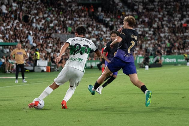 August 23, 2026, Elche, Alicante, Spain: 23 VICTOR CHUST shooting in front of 7 FERMIN during the match between Elche CF and FC Barcelona, Barca from LaLiga EASports, matchweek 2, disputed at the MartoÂ­nez Valero stadium, Alicante Elche Spain - ZUMAc290 20260823_zsp_c290_055 Copyright: xJordixCantox