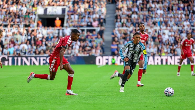 Newcastle United v Liverpool, Premier League Liverpool forward Alexander Isak (9) during the Premier League match between Newcastle United and Liverpool at St. James s Park, Newcastle, UK on 23 August 2026. Editorial use only DataCo restrictions apply See www.football-dataco.com , Copyright: xSimonxDaviesx PSI-24722-0265