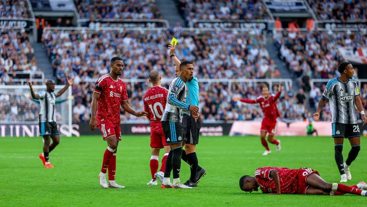 Newcastle United v Liverpool, Premier League Newcastle United midfielder Jacob Ramsey (41) receives caution and a yellow card during the Premier League match between Newcastle United and Liverpool at St. James s Park, Newcastle, UK on 23 August 2026. Editorial use only DataCo restrictions apply See www.football-dataco.com , Copyright: xSimonxDaviesx PSI-24722-0270