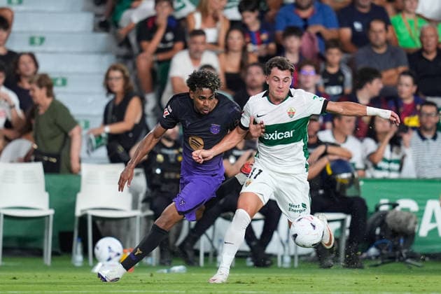 August 23, 2026, Elche, Elche, Spain: Lamine Yamal of FC Barcelona, Barca and German Valera of Elche CF compete for the ball during the Spanish League, LaLiga EA Sports, football match played between Elche CF and FC Barcelona at Estadio Manuel Martinez Valero on August 23, 2026, in Elche, Spain. Elche Spain - ZUMAa181 20260823_zaa_a181_181 Copyright: xDennisxAgyemanx