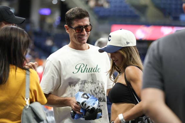 CHICAGO, USA - August 23: Chicago Fire player Robert Lewandowski attends the WNBA, Basketball Damen, USA game between the Chicago Sky and Indiana Fever at Wintrust Arena on Saturday, August 8 in Chicago, USA  Copyright: xShainaxBenhiyoun SPPx Sportspressphoto_SPR214214