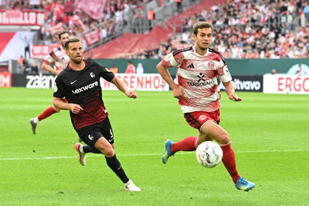 Tim OBERDORF (D) gegen Lucas HOELER (Höler, FR) Aktion, Zweikampf, Fussball DFB Pokal, 1. Hauptrunde, Fortuna Duesseldorf (D) - SC Freiburg (FR) 1-5 am 23.08.2026 in der Merkur Spiel Arena Duesseldorf Deutschland. DFL DFB regulations prohibit any use of photographs as image sequences and or quasi-video Â *** Tim OBERDORF (D) vs. Lucas HOELER (H), FR Action, Tackle, Soccer, DFB Cup, 1st Round, Fortuna Düsseldorf vs. SC Freiburg, 1:05 p.m. on August 23, 2026, at the Merkur Spiel Arena in Düsseldorf, Germany. DFL and DFB regulations prohibit any use of photographs as image sequences and or quasi-video.
