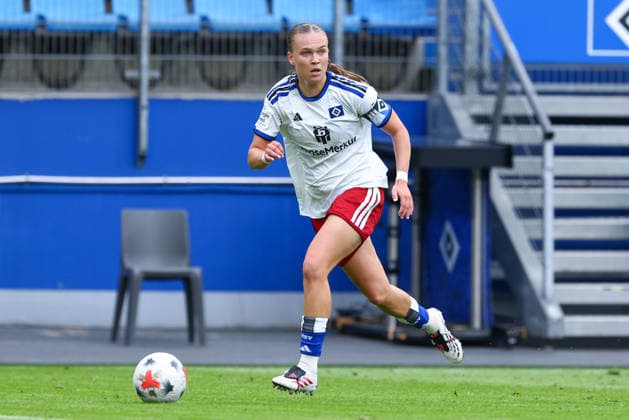 Annaleen Böhler (Hamburger SV, HSV, 6) am Ball, Freisteller, Einzelbild, Ganzkörper, Aktion, Action, Spielszene, DIE DFB-RICHTLINIEN UNTERSAGEN JEGLICHE NUTZUNG VON FOTOS ALS SEQUENZBILDER UND ODER VIDEOÄHNLICHE FOTOSTRECKEN. DFB REGULATIONS PROHIBIT ANY USE OF PHOTOGRAPHS AS IMAGE SEQUENCES AND OR QUASI-VIDEO., 23.08.2026, Hamburg (Deutschland), Fussball, Google Pixel Frauen-Bundesliga, Hamburger SV - SC Freiburg *** Annaleen Böhler, Hamburger SV (HSV), 6 on the ball, cutout, single image, full-body, action, game scene, DFB REGULATIONS PROHIBIT ANY USE OF PHOTOGRAPHS AS SEQUENCE IMAGES AND OR VIDEO-LIKE PHOTO SERIES DFB REGULATIONS PROHIBIT ANY USE OF PHOTOGRAPHS AS IMAGE SEQUENCES AND OR QUASI-VIDEO, August 23, 2026, Hamburg, Germany, soccer, Google Pixel Women’s Bundesliga, Hamburger SV, SC Freiburg xobx