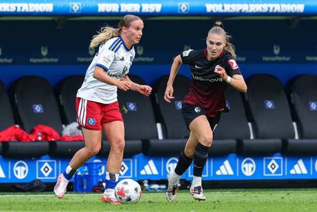 v.li.: Jonna Wrede (Hamburger SV, HSV, 26) und Alena Bienz (SC Freiburg, 8) im Zweikampf, Duell, Dynamik, Aktion, Action, Spielszene, DIE DFB-RICHTLINIEN UNTERSAGEN JEGLICHE NUTZUNG VON FOTOS ALS SEQUENZBILDER UND ODER VIDEOÄHNLICHE FOTOSTRECKEN. DFB REGULATIONS PROHIBIT ANY USE OF PHOTOGRAPHS AS IMAGE SEQUENCES AND OR QUASI-VIDEO., 23.08.2026, Hamburg (Deutschland), Fussball, Google Pixel Frauen-Bundesliga, Hamburger SV - SC Freiburg *** From left: Jonna Wrede (Hamburger SV, HSV), 26, and Alena Bienz (SC Freiburg), 8, in a one-on-one battle, duel, dynamic moment, action, game scene, DFB REGULATIONS PROHIBIT ANY USE OF PHOTOGRAPHS AS SEQUENCE IMAGES AND OR VIDEO-LIKE PHOTO SERIES DFB REGULATIONS PROHIBIT ANY USE OF PHOTOGRAPHS AS IMAGE SEQUENCES AND OR QUASI-VIDEO, August 23, 2026, Hamburg, Germany, Soccer, Google Pixel Women’s Bundesliga, Hamburger SV vs. SC Freiburg xobx