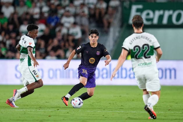 August 23, 2026, Elche, Elche, Spain: Xavi Espart of FC Barcelona, Barca drives the ball during the Spanish League, LaLiga EA Sports, football match played between Elche CF and FC Barcelona at Estadio Manuel Martinez Valero on August 23, 2026, in Elche, Spain. Elche CF V FC Barcelona - LaLiga EA Sports  - ZUMAa181 20260823_zaa_a181_220 Copyright: xDennisxAgyemanx