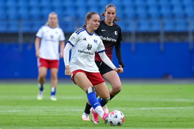v.li.: Camilla Linberg (Hamburger SV, HSV, 7) und Maj Schneider (SC Freiburg, 15) im Zweikampf, Duell, Dynamik, Aktion, Action, Spielszene, DIE DFB-RICHTLINIEN UNTERSAGEN JEGLICHE NUTZUNG VON FOTOS ALS SEQUENZBILDER UND ODER VIDEOÄHNLICHE FOTOSTRECKEN. DFB REGULATIONS PROHIBIT ANY USE OF PHOTOGRAPHS AS IMAGE SEQUENCES AND OR QUASI-VIDEO., 23.08.2026, Hamburg (Deutschland), Fussball, Google Pixel Frauen-Bundesliga, Hamburger SV - SC Freiburg *** Camilla Linberg (Hamburger SV, HSV), No. 7, and Maj Schneider (SC Freiburg), No. 15, in a one-on-one battle, duel, dynamic moment, action, game scene, DFB REGULATIONS PROHIBIT ANY USE OF PHOTOGRAPHS AS SEQUENCE IMAGES AND OR VIDEO-LIKE PHOTO SERIES DFB REGULATIONS PROHIBIT ANY USE OF PHOTOGRAPHS AS IMAGE SEQUENCES AND OR QUASI-VIDEO, August 23, 2026, Hamburg, Germany, Soccer, Google Pixel Women’s Bundesliga, Hamburger SV vs. SC Freiburg xobx