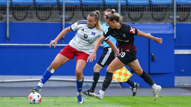 v.li.: Nikola Karczewska (Hamburger SV, 20) und Jana Vojtekova (SC Freiburg, 20) im Zweikampf, Duell, Dynamik, Aktion, Action, Spielszene, DIE DFB-RICHTLINIEN UNTERSAGEN JEGLICHE NUTZUNG VON FOTOS ALS SEQUENZBILDER UND ODER VIDEOÄHNLICHE FOTOSTRECKEN. DFB REGULATIONS PROHIBIT ANY USE OF PHOTOGRAPHS AS IMAGE SEQUENCES AND OR QUASI-VIDEO., 23.08.2026, Hamburg (Deutschland), Fussball, Google Pixel Frauen-Bundesliga, Hamburger SV - SC Freiburg *** From left: Nikola Karczewska (Hamburger SV), 20, and Jana Vojtekova (SC Freiburg), 20, in a one-on-one battle, duel, dynamic moment, action, game scene, DFB REGULATIONS PROHIBIT ANY USE OF PHOTOGRAPHS AS IMAGE SEQUENCES AND OR VIDEO-LIKE PHOTO SERIES DFB REGULATIONS PROHIBIT ANY USE OF PHOTOGRAPHS AS IMAGE SEQUENCES AND OR QUASI-VIDEO, August 23, 2026, Hamburg, Germany, Soccer, Google Pixel Women’s Bundesliga, Hamburger SV vs. SC Freiburg xobx