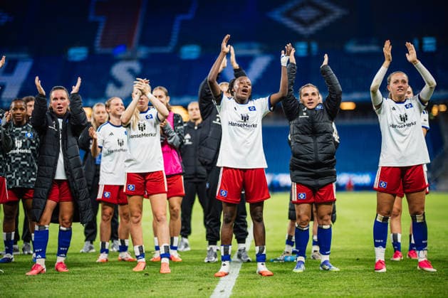 Google Pixel Frauen-Bundesliga: Hamburger SV vs. SC Freiburg, 23.08.2026 Die Mannschaft vom HSV geht zu den Fans und klatscht zu denen, hier Magou DoucourÃ (Hamburger SV, 2); Fußball, Google Pixel Frauen-Bundesliga, 1. Spieltag: Hamburger SV vs. SC Freiburg am 23.08.2026 im Volksparkstadion, Hamburg DFB REGULATIONS PROHIBIT ANY USE OF PHOTOGRAPHS AS IMAGE SEQUENCES AND OR QUASI-VIDEO. *** Google Pixel Women s Bundesliga: Hamburger SV vs. SC Freiburg, August 23, 2026. The HSV team goes over to the fans and high-fives them; here is Magou Doucouré of Hamburger SV. Soccer, Google Pixel Women s Bundesliga, Matchday 1: Hamburger SV vs. SC Freiburg on August 23, 2026, at the Volksparkstadion, Hamburg. DFB regulations prohibit any use of photographs as image sequences and or quasi-video. Copyright: xBEAUTIFULxSPORTS Tonhäuserx
