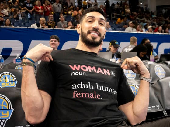CHICAGO, IL - AUGUST 23: American basketball player Enes Kanter Freedom poses for a photo courtside before the regular season WNBA, Basketball Damen, USA game between the Indiana Fever and the Chicago Sky on August 23, 2026 at the Wintrust Arena in Chicago, Illinois. (Photo by Joseph Weiser Icon Sportswire) WNBA: AUG 23 Indiana Fever at Chicago Sky EDITORIAL USE ONLY Icon260823022