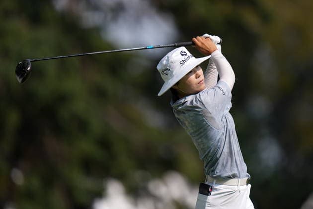 August 23, 2026, Edmonton, Ab, CANADA: Somi Lee, of South Korea, watches her tee shot ont he fifth hole during the final round at the LPGA, Golf Damen CPKC Canadian Women s Open golf tournament, in Edmonton, on Sunday, Aug. 23, 2026. Lee Somi  - ZUMAc35_ 20260823_zaf_c35_065 Copyright: xDarrylxDyckx