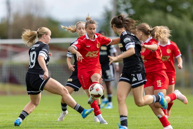 Regionalliga Nordost Frauen: 1. FFV Erfurt vs. 1. FC Union Berlin II; Erfurt; 23.08.2026 Angelina Lübcke ( 9; 1. FFV Erfurt) gegen Vivien Angelina Stibal ( 19; 1. FC Union Berlin II) Regionalliga Nordost Frauen: 1. FFV Erfurt vs. 1. FC Union Berlin II; Sportforum Johannesplatz Erfurt; 23.08.2026 *** Northeast Regional League Women s Division 1: FFV Erfurt vs. 1 FC Union Berlin II, Erfurt, August 23, 2026; Angelina Lübcke 9, 1 FFV Erfurt vs. Vivien Angelina Stibal 19, 1 FC Union Berlin II; Northeast Regional League Women s Division 1: FFV Erfurt vs. 1 FC Union Berlin II Sportforum Johannesplatz, Erfurt, August 23, 2026 Copyright: xBEAUTIFULxSPORTS Duehringx
