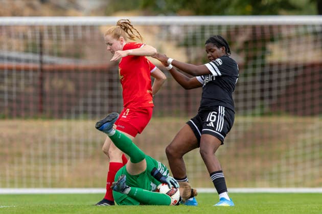 Regionalliga Nordost Frauen: 1. FFV Erfurt vs. 1. FC Union Berlin II; Erfurt; 23.08.2026 Lea Aseko Nkili ( 16; 1. FC Union Berlin II) gegen Pia Huck ( 21; 1. FFV Erfurt) (links) und Anne Büchner ( 1; 1. FFV Erfurt) (unten) Regionalliga Nordost Frauen: 1. FFV Erfurt vs. 1. FC Union Berlin II; Sportforum Johannesplatz Erfurt; 23.08.2026 *** Northeast Regional League Women s 1: FFV Erfurt vs. 1 FC Union Berlin II, Erfurt, August 23, 2026. Lea Aseko Nkili (16, 1 FC Union Berlin II) against Pia Huck (21, 1 FFV Erfurt) on the left and Anne Büchner (1, 1 FFV Erfurt) Below: Northeast Regional League Women’s Division 1: FFV Erfurt vs. 1 FC Union Berlin II, Sportforum Johannesplatz, Erfurt, August 23, 2026 Copyright: xBEAUTIFULxSPORTS Duehringx