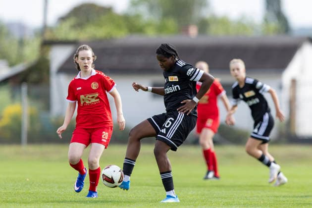Regionalliga Nordost Frauen: 1. FFV Erfurt vs. 1. FC Union Berlin II; Erfurt; 23.08.2026 Lea Aseko Nkili ( 16; 1. FC Union Berlin II) gegen Thekla Freywald ( 20; 1. FFV Erfurt) Regionalliga Nordost Frauen: 1. FFV Erfurt vs. 1. FC Union Berlin II; Sportforum Johannesplatz Erfurt; 23.08.2026 *** Northeast Regional League Women s Division 1 FFV Erfurt vs. 1 FC Union Berlin II Erfurt, August 23, 2026 Lea Aseko Nkili 16 1 FC Union Berlin II vs. Thekla Freywald 20 1 FFV Erfurt Northeast Regional League Women s Division 1 FFV Er vs. 1 FC Union Berlin II, Sportforum Johannesplatz, Erfurt, August 23, 2026 Copyright: xBEAUTIFULxSPORTS Duehringx