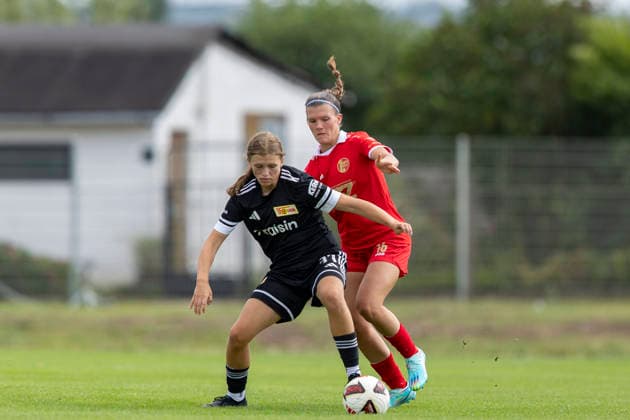 Regionalliga Nordost Frauen: 1. FFV Erfurt vs. 1. FC Union Berlin II; Erfurt; 23.08.2026 Hanna Linea Wegner ( 31; 1. FC Union Berlin II) gegen Tessa Berger ( 16; 1. FFV Erfurt) Regionalliga Nordost Frauen: 1. FFV Erfurt vs. 1. FC Union Berlin II; Sportforum Johannesplatz Erfurt; 23.08.2026 *** Northeast Regional League Women s Division 1: FFV Erfurt vs. 1 FC Union Berlin II, Erfurt, August 23, 2026. Hanna Linea Wegner (31, 1 FC Union Berlin II) vs. Tessa Berger (16, 1 FFV Erfurt). Northeast Regional League Women s Division 1: FFV Erfurt vs. 1 FC Union Berlin II Sportforum Johannesplatz, Erfurt, August 23, 2026 Copyright: xBEAUTIFULxSPORTS Duehringx