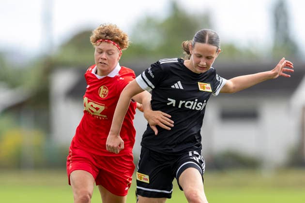 Regionalliga Nordost Frauen: 1. FFV Erfurt vs. 1. FC Union Berlin II; Erfurt; 23.08.2026 Anna Mittelsdorf ( 7; 1. FFV Erfurt) gegen Liselotte Oeltze ( 15; 1. FC Union Berlin II) Regionalliga Nordost Frauen: 1. FFV Erfurt vs. 1. FC Union Berlin II; Sportforum Johannesplatz Erfurt; 23.08.2026 *** Northeast Regional League Women s Division 1: FFV Erfurt vs. 1 FC Union Berlin II, Erfurt, August 23, 2026. Anna Mittelsdorf 7 (1) FFV Erfurt vs. Liselotte Oeltze 15 (1) FC Union Berlin II. Northeast Regional League Women s Division 1: FFV Erfurt vs. 1 FC Union Berlin II Sportforum Johannesplatz, Erfurt, August 23, 2026 Copyright: xBEAUTIFULxSPORTS Duehringx