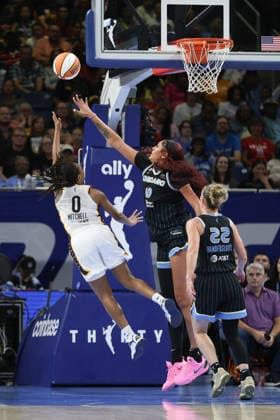 CHICAGO, USA - August 23: Kelsey Mitchell (0 Indiana Fever) attempts a layup during the WNBA, Basketball Damen, USA game between the Chicago Sky and Indiana Fever at Wintrust Arena on Saturday, August 8 in Chicago, USA  Copyright: xShainaxBenhiyoun SPPx Sportspressphoto_SPR214427