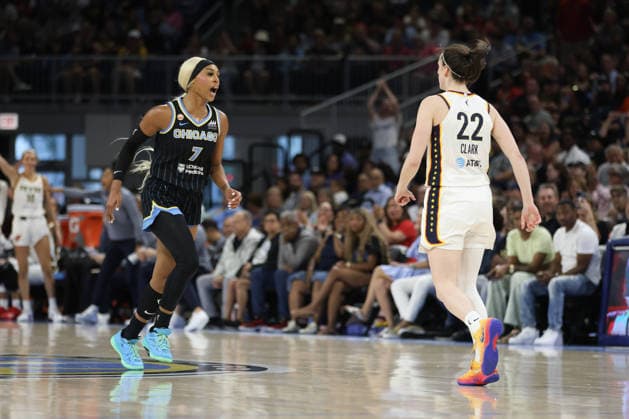CHICAGO, USA - August 23: Caitlin Clark (22 Indiana Fever) and DiJonai Carrington (7 Chicago Sky) reacts to a play during the WNBA, Basketball Damen, USA game between the Chicago Sky and Indiana Fever at Wintrust Arena on Saturday, August 8 in Chicago, USA  Copyright: xShainaxBenhiyoun SPPx Sportspressphoto_SPR214429