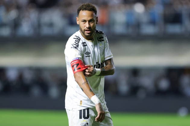 SANTOS, BRAZIL - AUGUST 23: Neymar of Santos looks on during a Brasileirao 2026 match between Santos and Mirassol at Vila Belmiro Stadium on August 23, 2026 in Santos, Brazil (Photo by Leo Barrilari Sports Press Photo SPP)  Copyright: xSportsxPressxPhotox Sportspressphoto_SPR214472