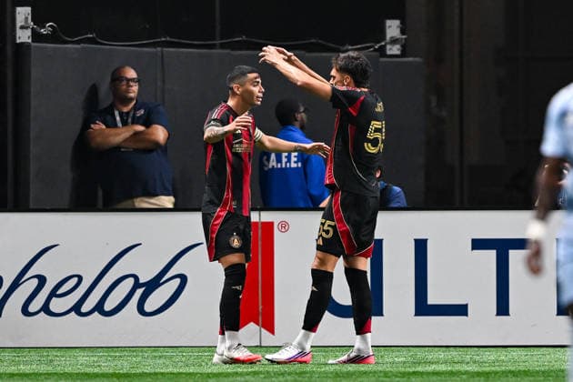 ATLANTA, GA - AUGUST 23: Miguel Almiron 10 of Atlanta celebrates the first-half goal by Tomas Jacob 55 during the MLS, Fussball Herren, USA match between Sporting Kansas City and Atlanta United FC on August 23rd, 2026 at Mercedes-Benz Stadium in Atlanta, GA. (Photo by Rich von Biberstein Icon Sportswire) SOCCER: AUG 23 MLS Atlanta United vs Sporting Kansas City EDITORIAL USE ONLY Icon260823001