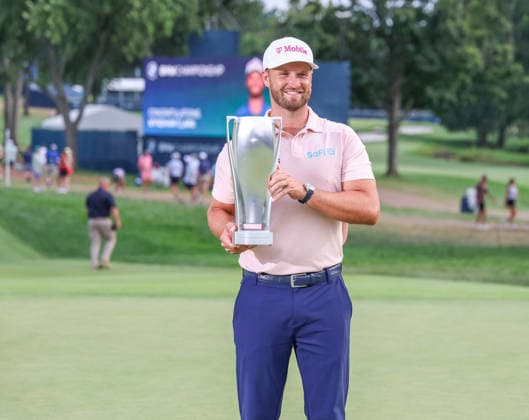 AUG 23, 2026: Wyndham Clark of the United States was presented with the BMW Championship trophy during the final round of the BMW Championship at Bellerive Country Club in St. Louis, Missouri. CSM St. Louis United States - ZUMAc04_ 20260823_zma_c04_162 Copyright: xRomanxPunox