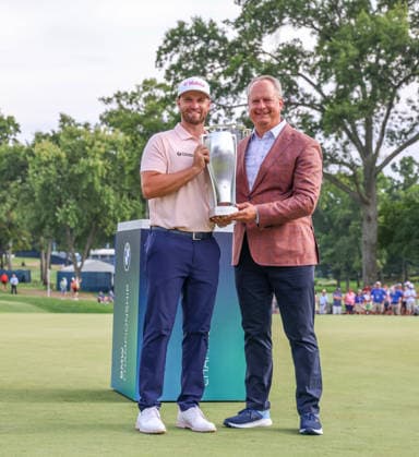 AUG 23, 2026: Wyndham Clark of the United States was presented with the BMW Championship trophy during the final round of the BMW Championship at Bellerive Country Club in St. Louis, Missouri. CSM St. Louis United States - ZUMAc04_ 20260823_zma_c04_167 Copyright: xRomanxPunox