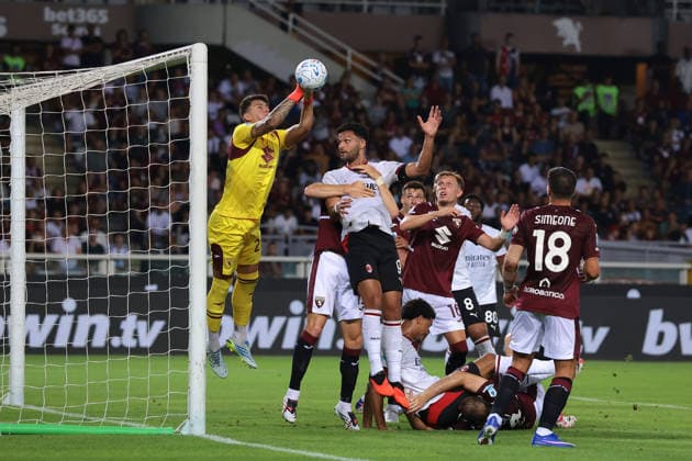 Torino v AC Milan - Serie A - Stadio Grande Torino Turin, Italy, 23rd August 2026. Diego Mascardi of Torino FC punches the ball clear from Goncalo Ramos of AC Milan during the Torino vs AC Milan Serie A match at Stadio Grande Torino, Turin. Picture credit should read: Jonathan Moscrop Turin Stadio Olimpico Grande Torino Italy
