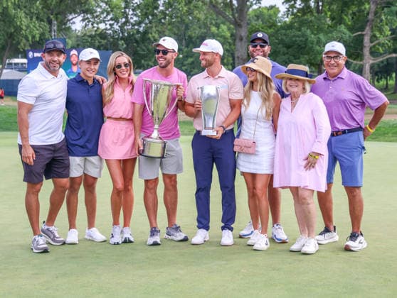 AUG 23, 2026: Wyndham Clark of the United States celebrates with friends and family during the final round of the BMW Championship at Bellerive Country Club in St. Louis, Missouri. CSM St. Louis United States - ZUMAc04_ 20260823_zma_c04_177 Copyright: xRomanxPunox