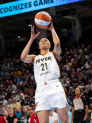CHICAGO, IL - AUGUST 23: Makayla Timpson 21 of the Indiana Fever shoots the ball during the regular season WNBA, Basketball Damen, USA game between the Indiana Fever and the Chicago Sky on August 23, 2026 at the Wintrust Arena in Chicago, Illinois. (Photo by Joseph Weiser Icon Sportswire) WNBA: AUG 23 Indiana Fever at Chicago Sky EDITORIAL USE ONLY Icon260823029
