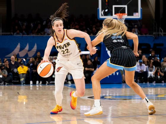 CHICAGO, IL - AUGUST 23: Caitlin Clark 22 of the Indiana Fever dribbles the ball during the regular season WNBA, Basketball Damen, USA game between the Indiana Fever and the Chicago Sky on August 23, 2026 at the Wintrust Arena in Chicago, Illinois. (Photo by Joseph Weiser Icon Sportswire) WNBA: AUG 23 Indiana Fever at Chicago Sky EDITORIAL USE ONLY Icon260823032