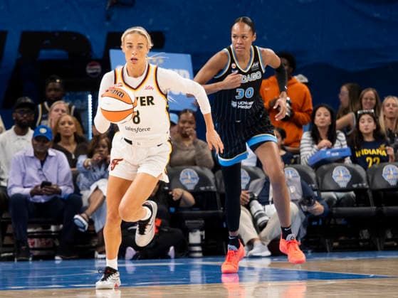 CHICAGO, IL - AUGUST 23: Sophie Cunningham 8 of the Indiana Fever dribbles the ball down court during the regular season WNBA, Basketball Damen, USA game between the Indiana Fever and the Chicago Sky on August 23, 2026 at the Wintrust Arena in Chicago, Illinois. (Photo by Joseph Weiser Icon Sportswire) WNBA: AUG 23 Indiana Fever at Chicago Sky EDITORIAL USE ONLY Icon260823040