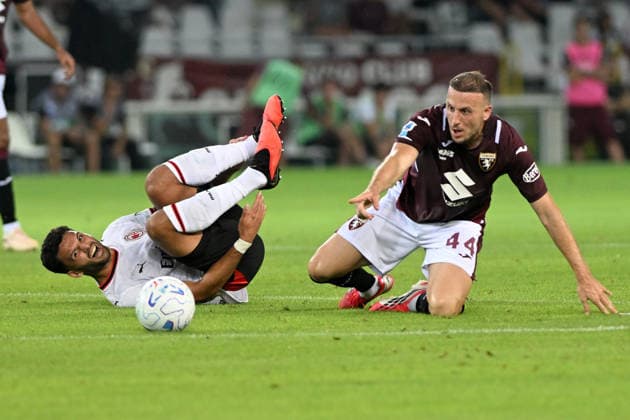 GONZALO GONCALO RAMOS, Milan, ARDIAN ISMAJLI, Torino, Serie A 2026-27, Torino-Milan 1-2, azione, action, contrasto, gesti SERIE A 2026-27 TORINO-MILAN 1-2