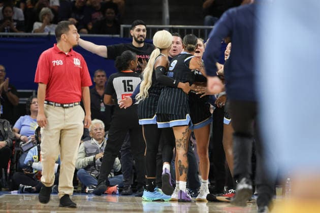 CHICAGO, USA - August 23: Enes Kanter Freedom and Chicago Sky players argue during the WNBA, Basketball Damen, USA game between the Chicago Sky and Indiana Fever at Wintrust Arena on Saturday, August 8 in Chicago, USA  Copyright: xShainaxBenhiyoun SPPx Sportspressphoto_SPR214519