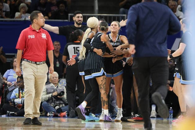CHICAGO, USA - August 23: Enes Kanter Freedom and Chicago Sky players argue during the WNBA, Basketball Damen, USA game between the Chicago Sky and Indiana Fever at Wintrust Arena on Saturday, August 8 in Chicago, USA  Copyright: xShainaxBenhiyoun SPPx Sportspressphoto_SPR214521