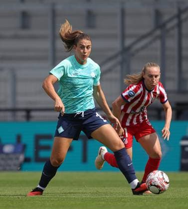 Pre Season Friendly - London City Lionesses v Atletico de Madrid Femenino BROMLEY, ENGLAND, AUGUST 23: Alexia Putellas of London City Lionesses during the Pre Season Friendly match between London City Lionesses v Atletico de Madrid Femenino at Copper Jax Community Stadium, Bromley, London on 23 August. (Photo by Daniel Weir) London Copper Jax Community Stadium United Kingdom Copyright: xDanielxWeir SportsxPressxPhotox Sportspressphoto_SPR214526