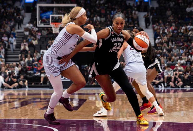 August 23, 2026, Vancouver, Bc, CANADA: Las Vegas Aces A ja Wilson (22) drives past Toronto Tempo s Isabelle Harrison (21) during the first half of a WNBA, Basketball Damen, USA basketball game, in Vancouver, on Sunday Aug. 23, 2026. Canada News - August 23, 2026  - ZUMAc35_ 20260823_zaf_c35_101 Copyright: xJacobxMallarix