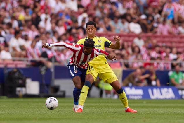 Atletico Madrid vs Villarreal CF at Riyadh Air Metropolitano stadium in Madrid, Spain - 23 Aug 2026 Ademola Lookman of Atletico Madrid and Santiago Mourino of Villarreal CF seen in action during the LaLiga EA Sports 2026 2027 week 2 football match between Atletico Madrid and Villarreal CF at Riyadh Air Metropolitano stadium. Final score; Atletico Madrid 2:2 Villarreal CF Madrid Spain Copyright: xFedericoxTitonex xSOPAxImagesx Federico-Titone-1444324