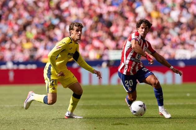 Atletico Madrid vs Villarreal CF at Riyadh Air Metropolitano stadium in Madrid, Spain - 23 Aug 2026 Carlos Romero (L) of Villarreal CF and Giuliano Simeone (R) of Atletico Madrid seen in action during the LaLiga EA Sports 2026 2027 week 2 football match between Atletico Madrid and Villarreal CF at Riyadh Air Metropolitano stadium. Final score; Atletico Madrid 2:2 Villarreal CF Madrid Spain Copyright: xFedericoxTitonex xSOPAxImagesx Federico-Titone-1444325