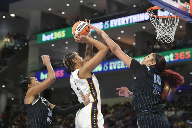 CHICAGO, USA - August 23: Kamilla Cardoso (10 Chicago Sky) blocks Mercedes Russell (5 Indiana Fever) during the WNBA, Basketball Damen, USA game between the Chicago Sky and Indiana Fever at Wintrust Arena on Saturday, August 8 in Chicago, USA  Copyright: xShainaxBenhiyoun SPPx Sportspressphoto_SPR214749