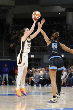 CHICAGO, USA - August 23: Caitlin Clark (22 Indiana Fever) shoots a 3-pointer during the WNBA, Basketball Damen, USA game between the Chicago Sky and Indiana Fever at Wintrust Arena on Saturday, August 8 in Chicago, USA  Copyright: xShainaxBenhiyoun SPPx Sportspressphoto_SPR214771