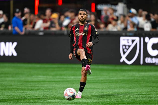 ATLANTA, GA - AUGUST 23: Paulo Diaz 27 of Atlanta passes during the MLS, Fussball Herren, USA match between Sporting Kansas City and Atlanta United FC on August 23rd, 2026 at Mercedes-Benz Stadium in Atlanta, GA. (Photo by Rich von Biberstein Icon Sportswire) SOCCER: AUG 23 MLS Atlanta United vs Sporting Kansas City EDITORIAL USE ONLY Icon260823018