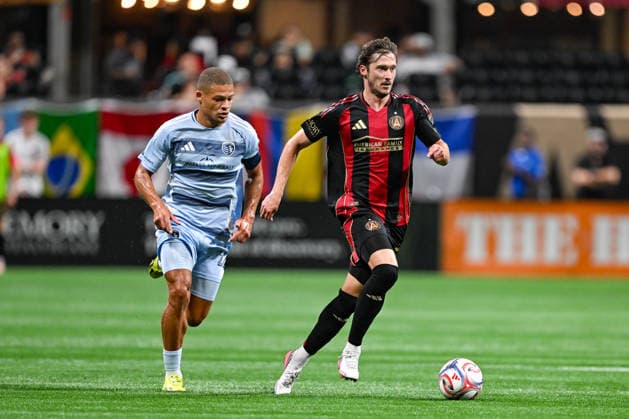 ATLANTA, GA - AUGUST 23: Alexey Miranchuk 59 of Atlanta dribbles during the MLS, Fussball Herren, USA match between Sporting Kansas City and Atlanta United FC on August 23rd, 2026 at Mercedes-Benz Stadium in Atlanta, GA. (Photo by Rich von Biberstein Icon Sportswire) SOCCER: AUG 23 MLS Atlanta United vs Sporting Kansas City EDITORIAL USE ONLY Icon260823021