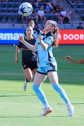 August 23, 2026, Los Angeles, California, USA: Rose Lavelle 16 of the NJ NY Gotham FC receives the ball during their regular season NWSL game against the Angel City FC on Sunday August 23, 2026 at the BMO Stadium in Los Angeles, California. ACFC tie with NJ NY Gotham FC, 0-0. ARIANA RUIZ PI Los Angeles USA - ZUMAp124 20260823_zaa_p124_005 Copyright: xArianaxRuizx