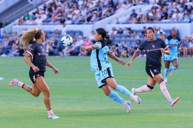 August 23, 2026, Los Angeles, California, USA: Sam Kerr 20 of the NJ NY Gotham FC receives the ball during their regular season NWSL game against the Angel City FC on Sunday August 23, 2026 at the BMO Stadium in Los Angeles, California. ACFC tie with NJ NY Gotham FC, 0-0. ARIANA RUIZ PI ACFC Tie With NJ NY Gotham FC, 0-0  - ZUMAp124 20260823_zaa_p124_007 Copyright: xArianaxRuizx