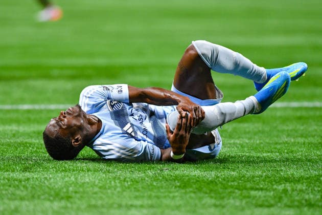 ATLANTA, GA - AUGUST 23: Capita Capemba 7 of Kansas City reacts in pain during the MLS, Fussball Herren, USA match between Sporting Kansas City and Atlanta United FC on August 23rd, 2026 at Mercedes-Benz Stadium in Atlanta, GA. (Photo by Rich von Biberstein Icon Sportswire) SOCCER: AUG 23 MLS Atlanta United vs Sporting Kansas City EDITORIAL USE ONLY Icon260823047