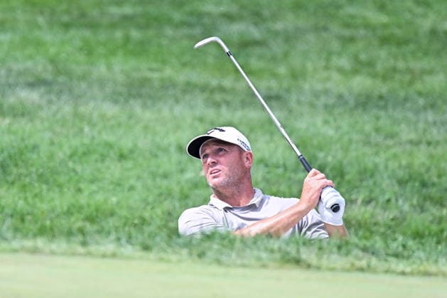 ST. LOUIS, MO - AUGUST 23: Alex Noren of Sweden watches his chip shot from the round on the 15th green during the final round of the PGA, Golf Herren BMW Championship ship on Sunday August 23nd, 2026 at Bellerive Country Club in Town and Country, MO (Photo by Rick Ulreich Icon Sportswire) GOLF: AUG 23 PGA BMW Championship EDITORIAL USE ONLY Icon2608237554454