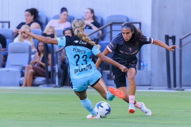August 23, 2026, Los Angeles, California, USA: Margaret Purce 23 of the NJ NY Gotham FC passes the ball as Taylor Suarez 99 of the Angel City FC attempts to intercept during their regular season NWSL game on Sunday August 23, 2026 at the BMO Stadium in Los Angeles, California. ACFC tie with NJ NY Gotham FC, 0-0. ARIANA RUIZ PI Los Angeles USA - ZUMAp124 20260823_zaa_p124_023 Copyright: xArianaxRuizx