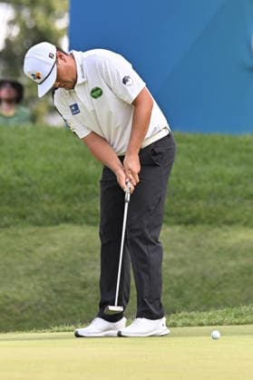 ST. LOUIS, MO - AUGUST 23: Sungjae Im of the Republic of Korea puts on the 15th green during the final round of the PGA, Golf Herren BMW Championship ship on Sunday August 23nd, 2026 at Bellerive Country Club in Town and Country, MO (Photo by Rick Ulreich Icon Sportswire) GOLF: AUG 23 PGA BMW Championship EDITORIAL USE ONLY Icon2608237685469